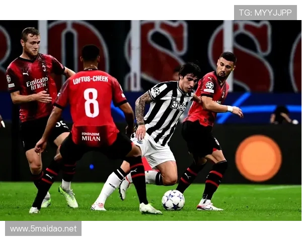 维蒂尼亚与托纳利中场平衡能力及战术适配性对比分析 维蒂尼亚与托纳利中场平衡能力及战术适配性对比分析