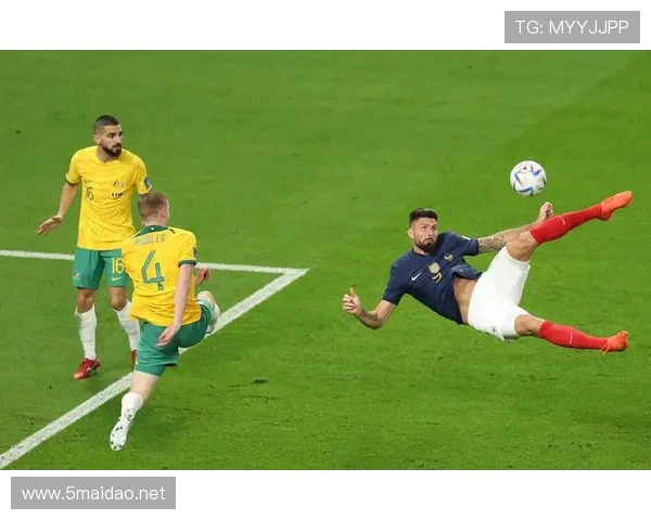 吉鲁与本泽马锋线整合差异由单点驱动转向体系分配趋势