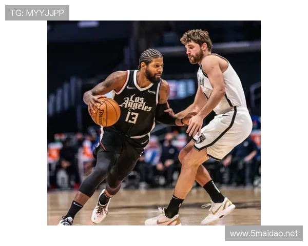 保罗·乔治高效突破助快船拉开比分差距明显